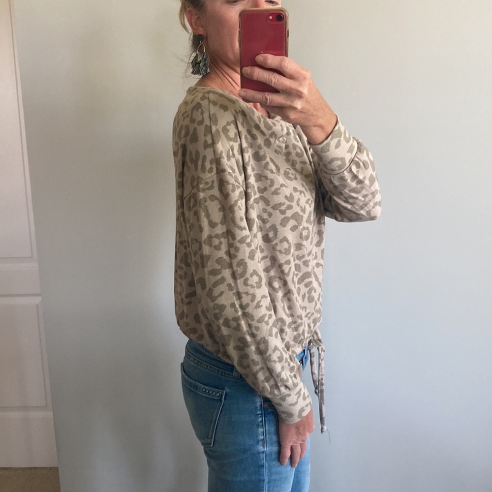 Animal Print Long Sleeve Cropped Top - Picture 5 of 12